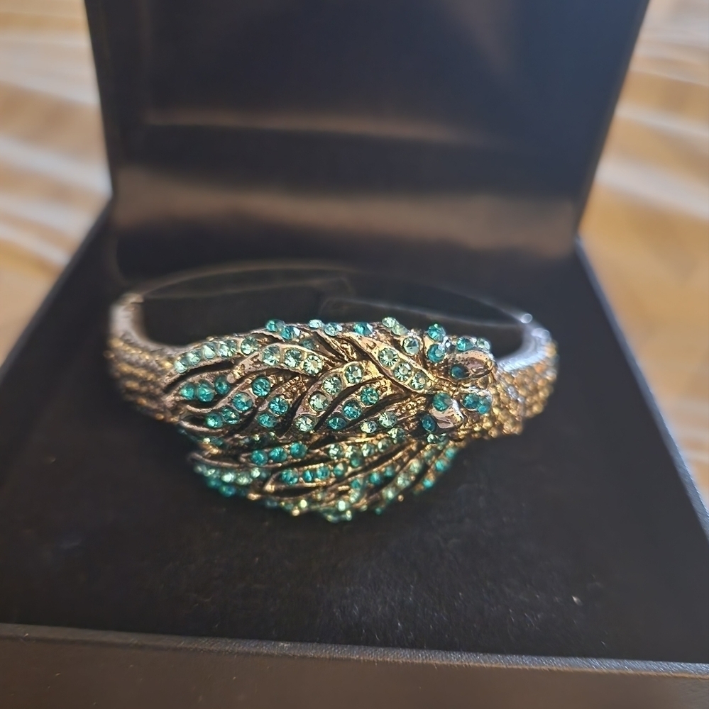 New Off Park Collection  Stunning blue Crystal Horse Bracelet